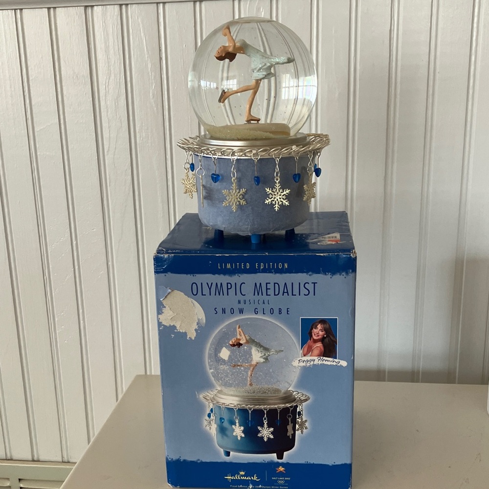 NWT Hallmark 2002 Limited Edition Olympic Medalist Peggy Fleming Musical Globe
